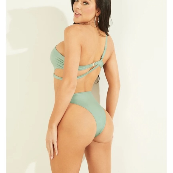 New GUESS Crisscross One-Piece Swimsuit SZ S - Picture 5 of 9